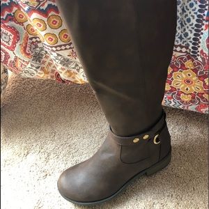 Dark brown ladies riding boots! Size 8!